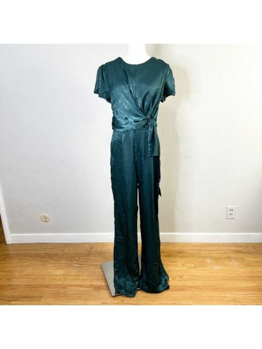 Lulus Emerald Green Satin Wide Leg Jumpsuit Front Tie Short Sleeve Size M NWT
